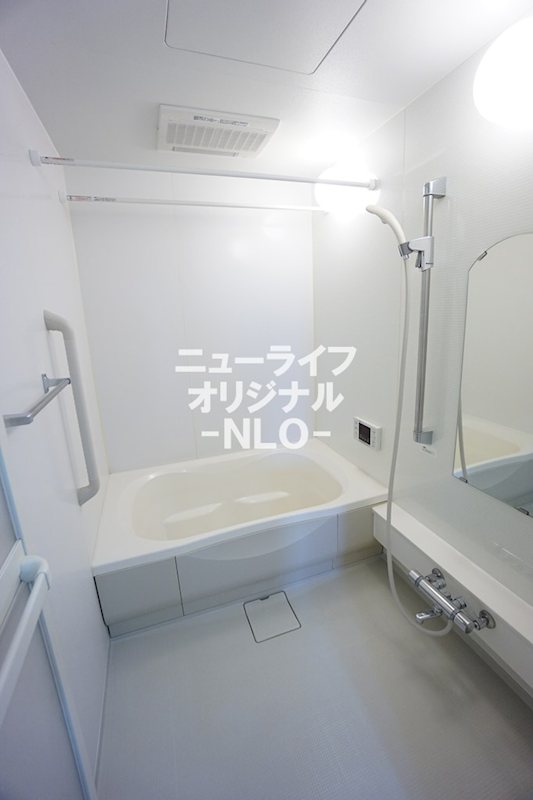 バス・シャワールーム　ゆったり浸かれる大きさの浴槽で１日の疲れをリフレッシュ☆
