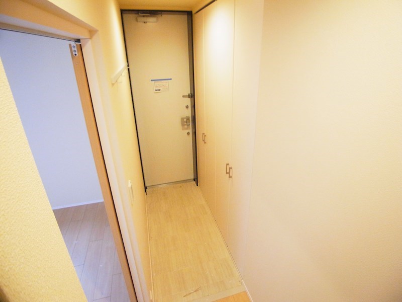 玄関　同一物件別部屋写真