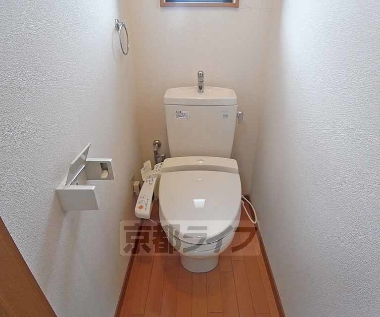 トイレ　トイレスペースにも採光が