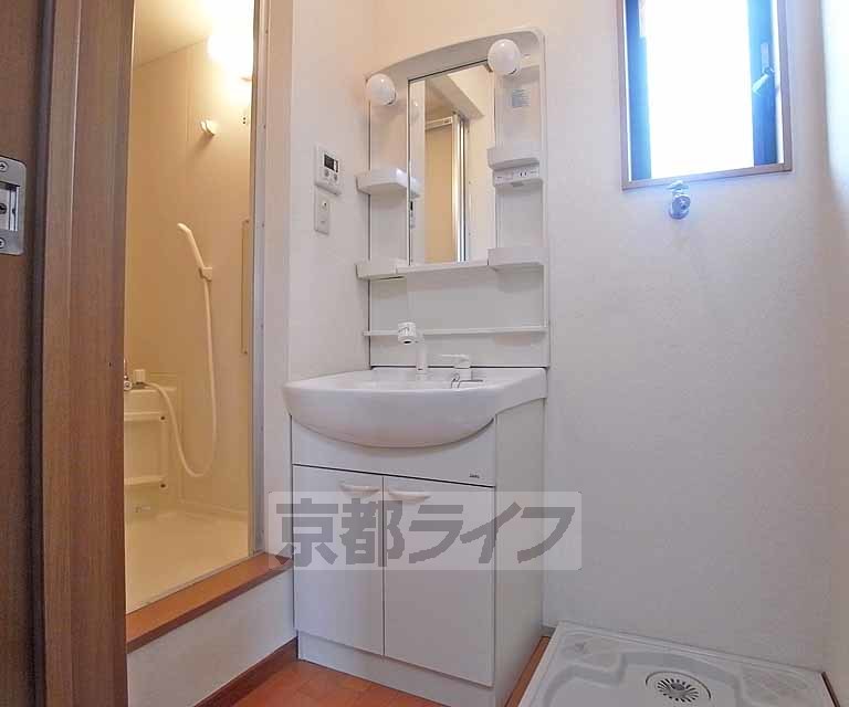 洗面設備　大きめシャンプードレッサーあります
