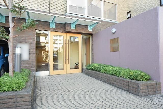 エントランス　★安心のオートロック付きエントランスです★