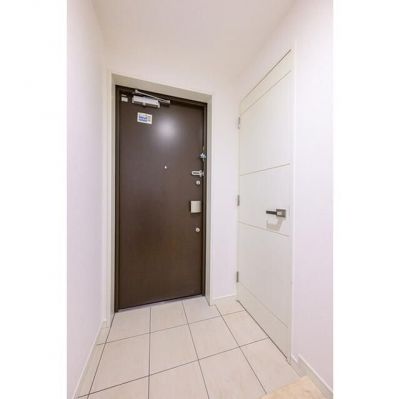 玄関　※別部屋参考写真となります。