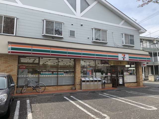 コンビニ　セブンイレブン（コンビニ）まで367m