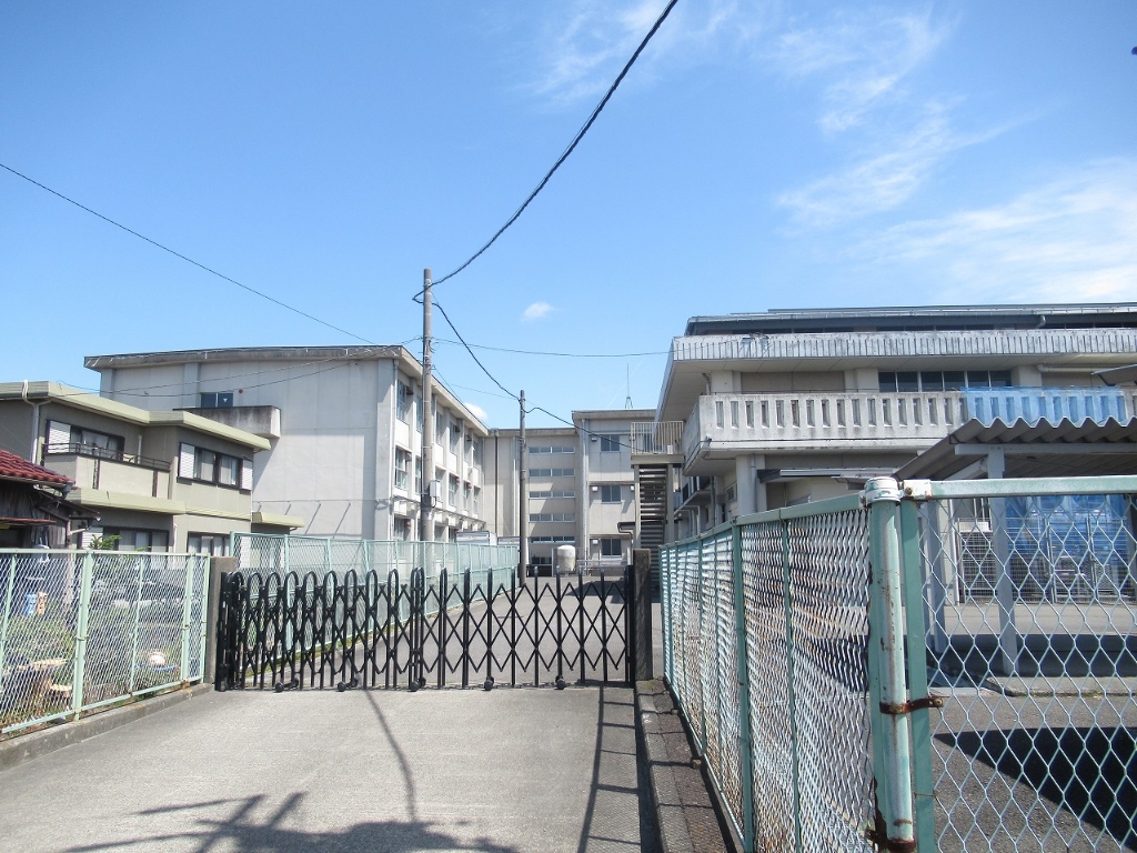 中学校　岐阜市立境川中学校（中学校）まで1604m