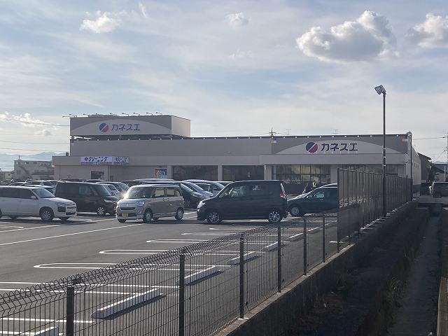 スーパー　カネスエ中鶉店（スーパー）まで826m