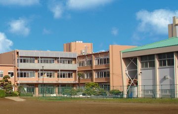 中学校　国立埼玉大学教育学部附属中学校（中学校）まで363m