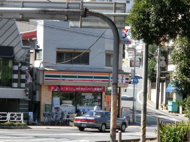 コンビニ　セブンイレブン（コンビニ）まで130m