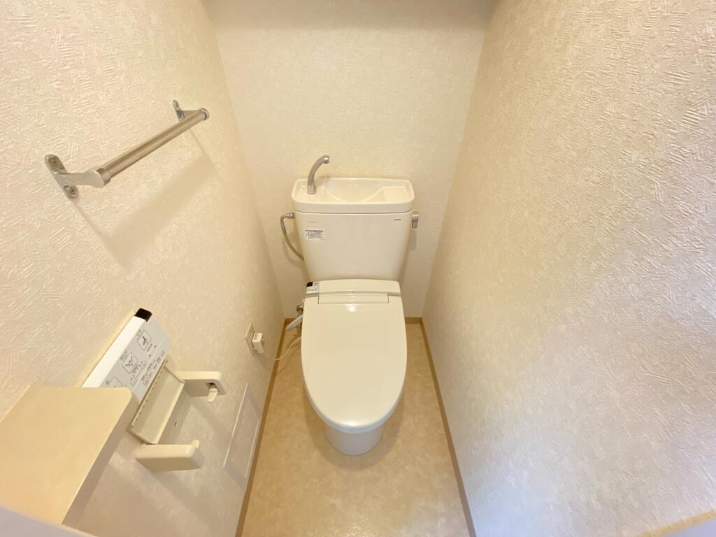 トイレ　温水洗浄便座付き