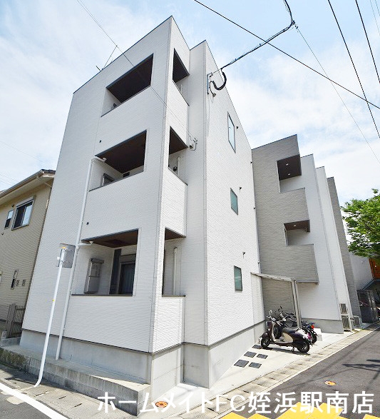 建物外観　★周辺環境充実♪Wi-Fi月額無料♪★