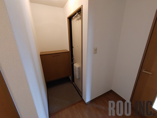 玄関　写真は反転のお部屋です