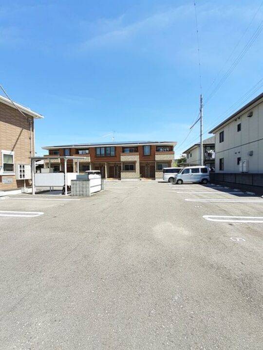 駐車場　駐車場
