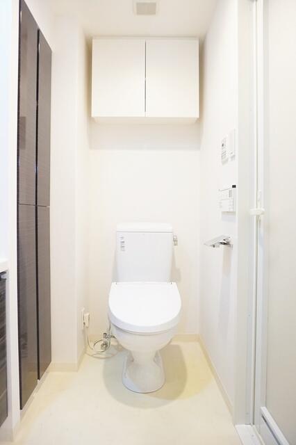 トイレ　落ち着いた色調のトイレです
