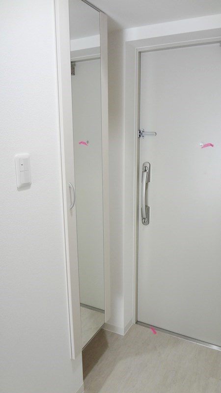 玄関　姿見付シューズボックス