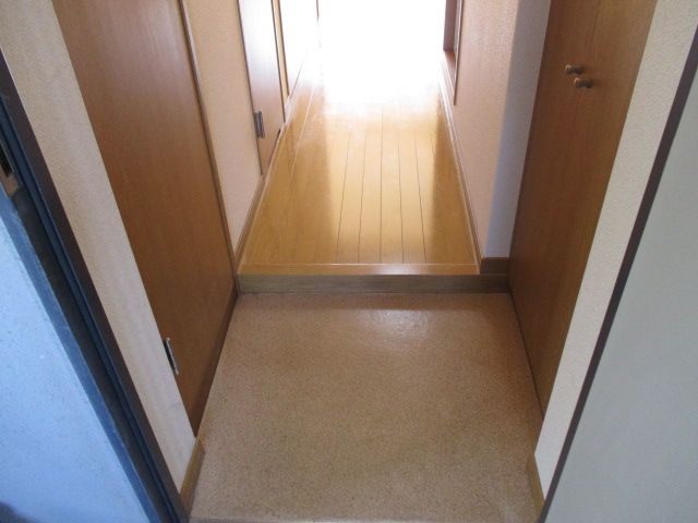 玄関　同建物別部屋 現況優先