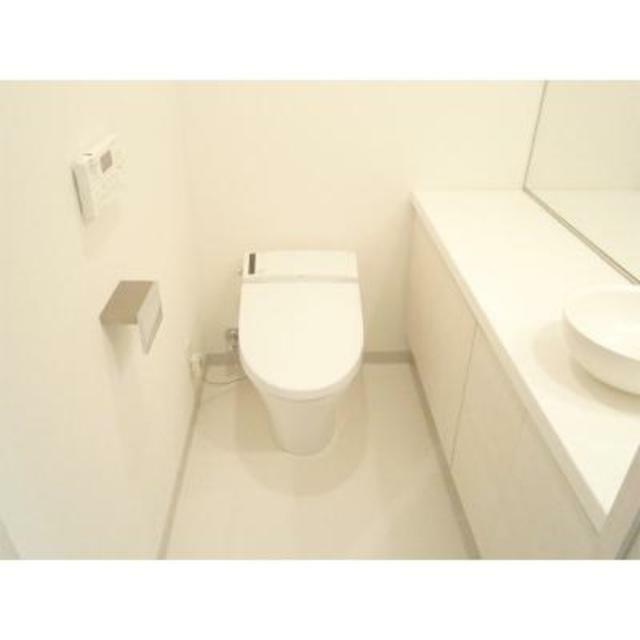 トイレ　※写真は同タイプ住戸です。