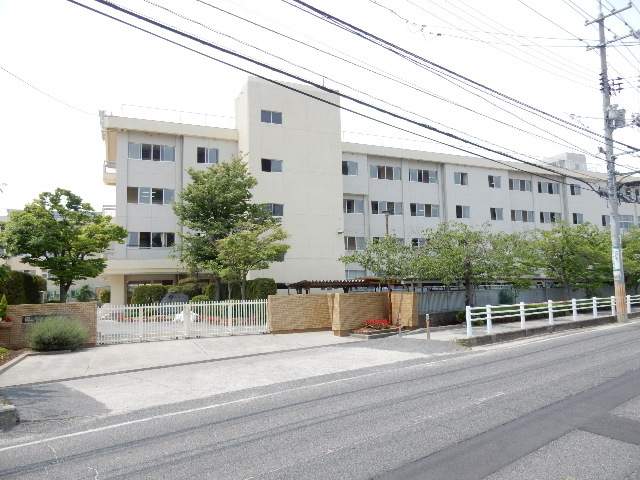 中学校　岡山市立芳泉中学校（中学校）まで468m