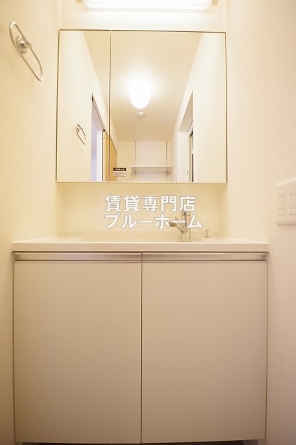 洗面設備　広くて使いやすい洗面台！