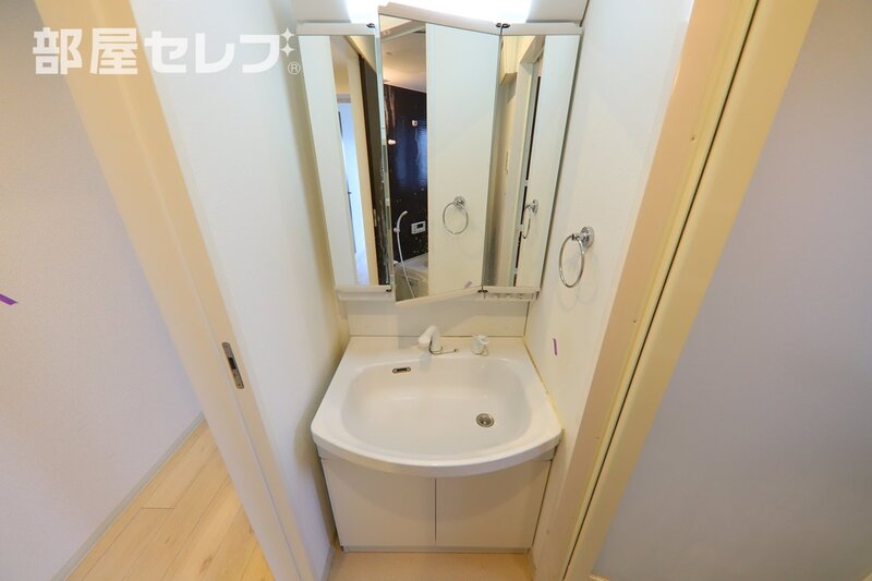 洗面設備　きれいな独立洗面所です。
