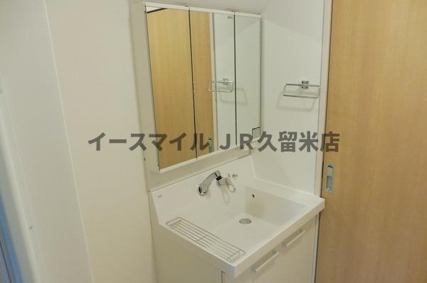 洗面設備　独立洗面台で身支度をすべて済ませてしまいましょう