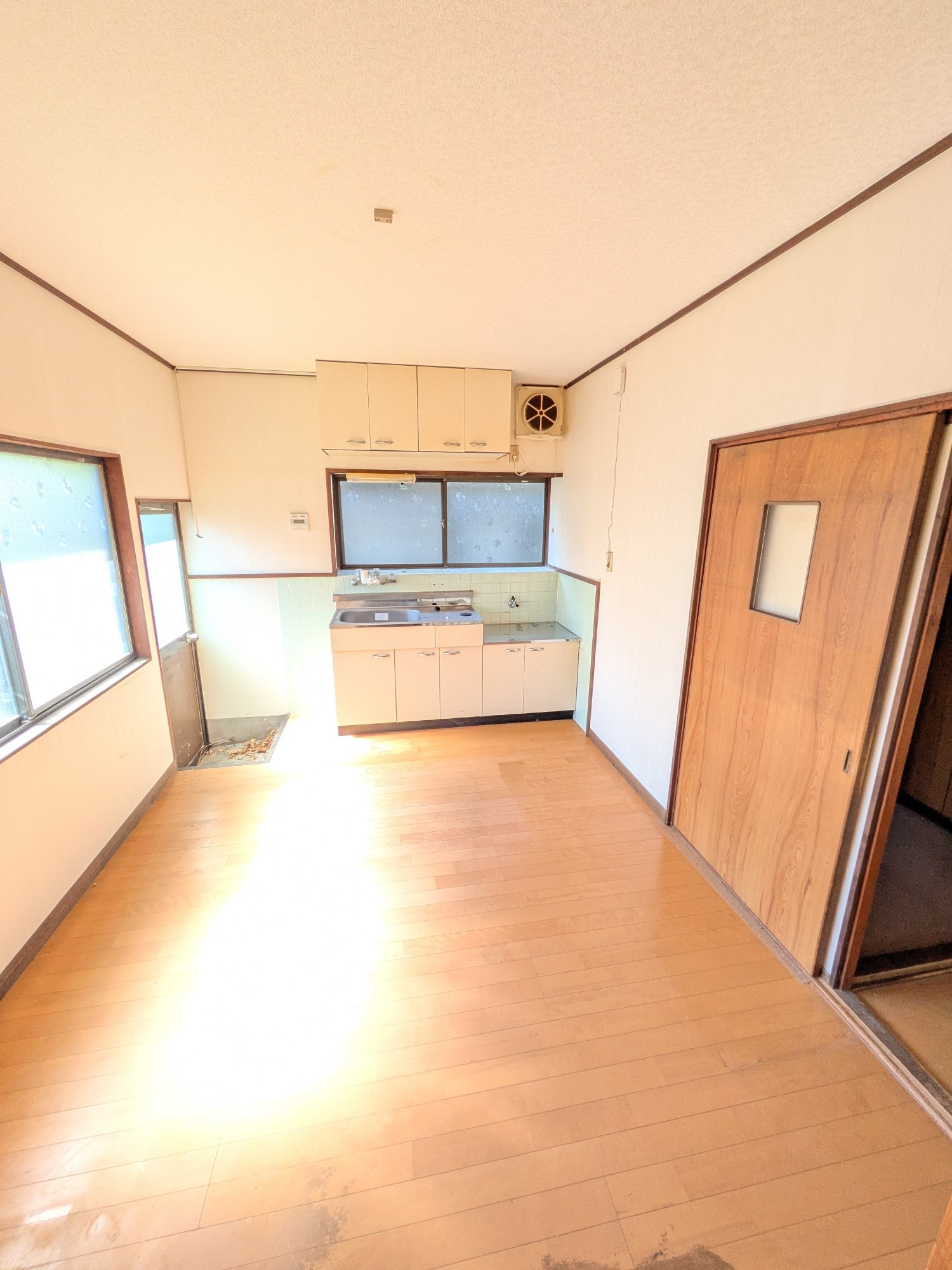 三河町貸家Bのキッチン写真