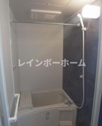 バス・シャワールーム　コンパクトで使いやすいお風呂です