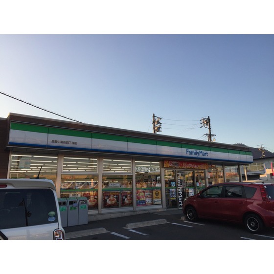 コンビニ　ファミリーマート長野中御所四丁目（コンビニ）まで129m