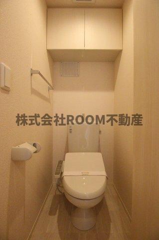 トイレ　落ち着いた色調のトイレです