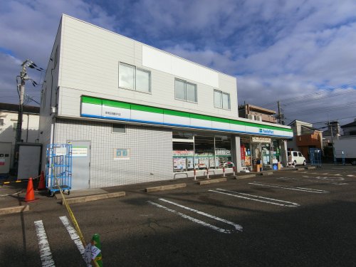 コンビニ　ファミリーマート　岸和田藤井店（コンビニ）まで262m