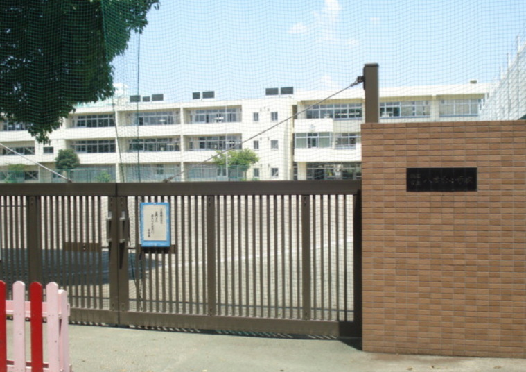 小学校　調布市立八雲台小学校（小学校）まで505m