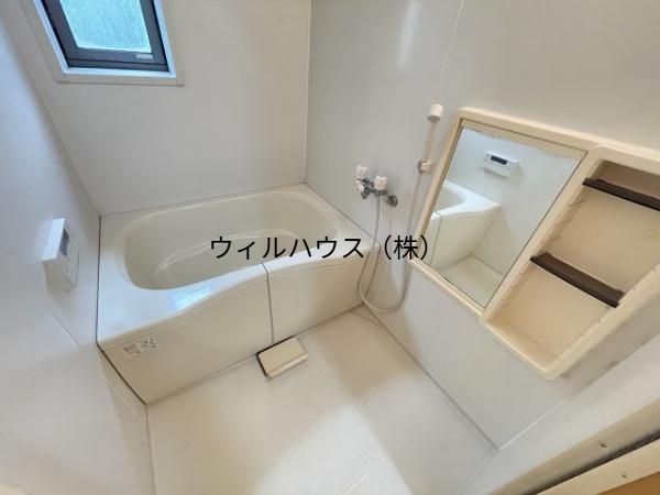バス・シャワールーム　浴室乾燥機、追い焚き機能付きバス！