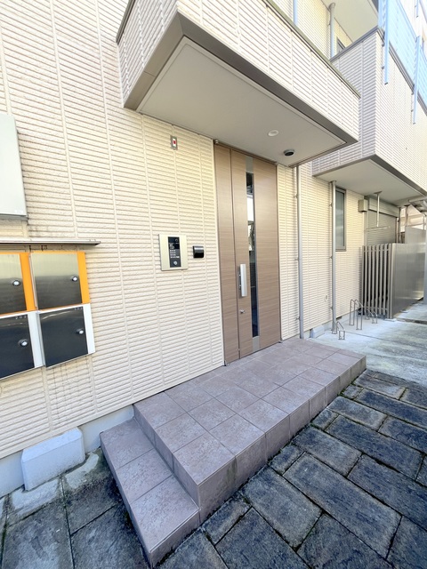 エントランス　★オートロック付きエントランス★