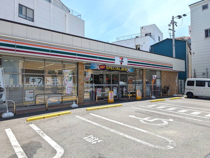 コンビニ　セブンイレブン（コンビニ）まで159m