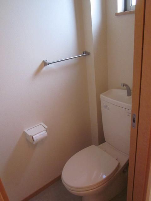 トイレ　★★トイレ小窓付★★