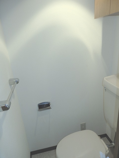 トイレ　参考写真（同物件別部屋）