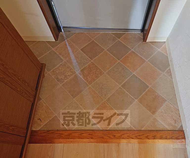 玄関　ゆとりのある玄関口です。