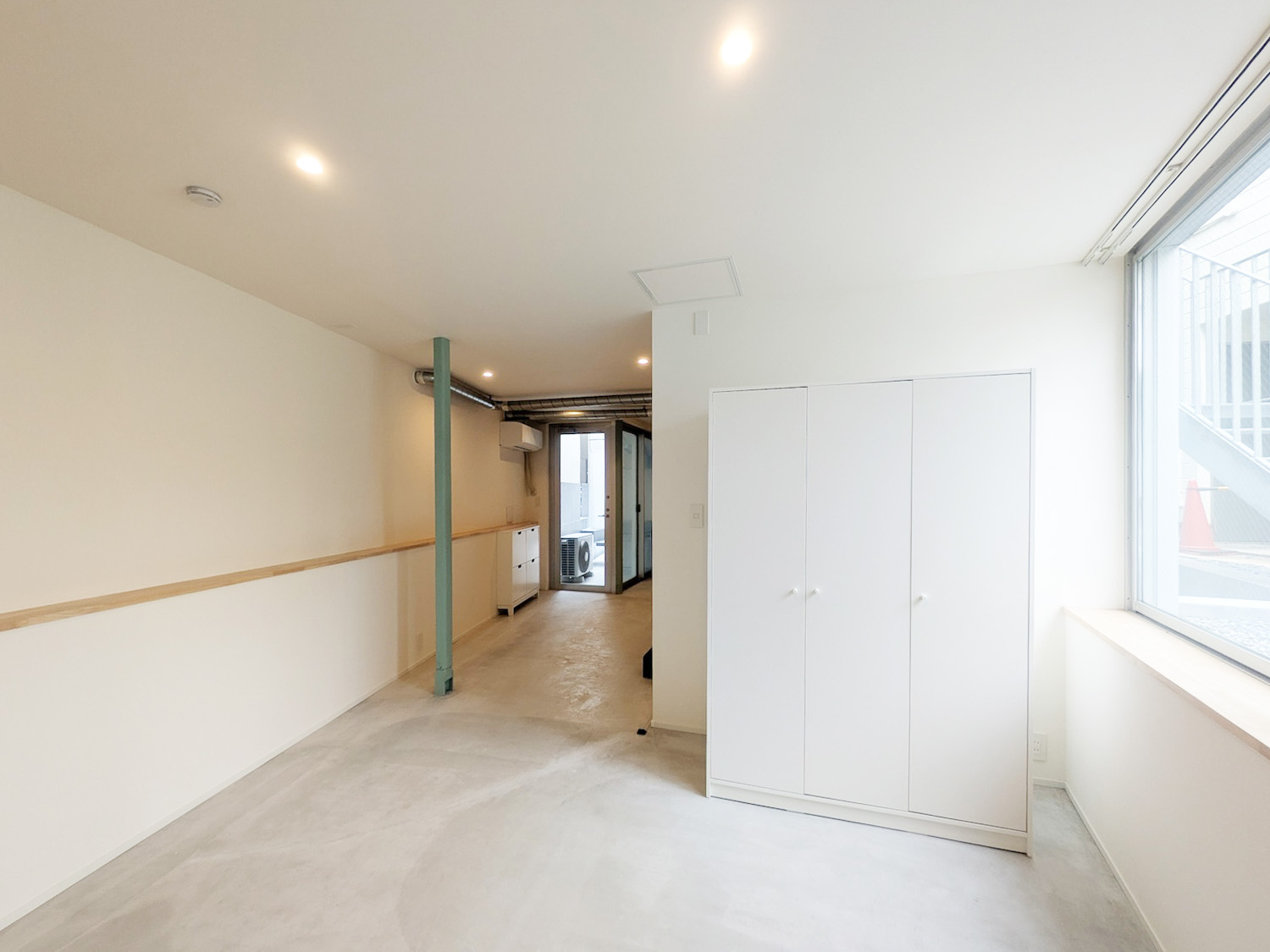 居室・リビング　12.5帖　明るいお部屋です。