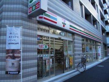 コンビニ　セブンイレブン千代田鍛冶町2丁目店（コンビニ）まで120m