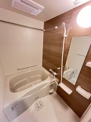 バス・シャワールーム　コンパクトで使いやすいお風呂です