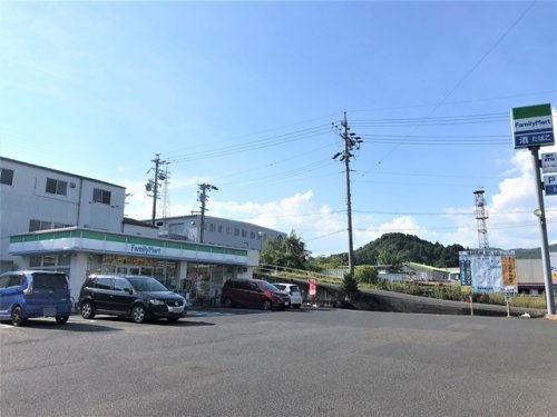 コンビニ　ファミリーマート 多治見小名田店（コンビニ）まで707m