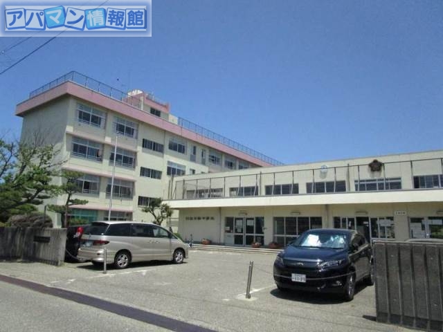 中学校　新潟市立坂井輪中学校（中学校）まで734m