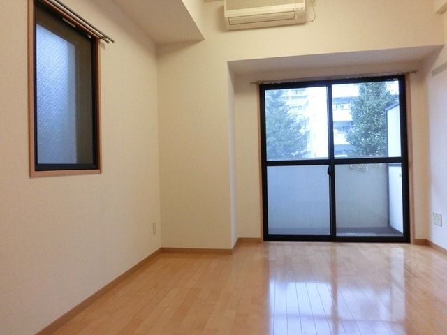 居室・リビング　☆角部屋２面採光☆
