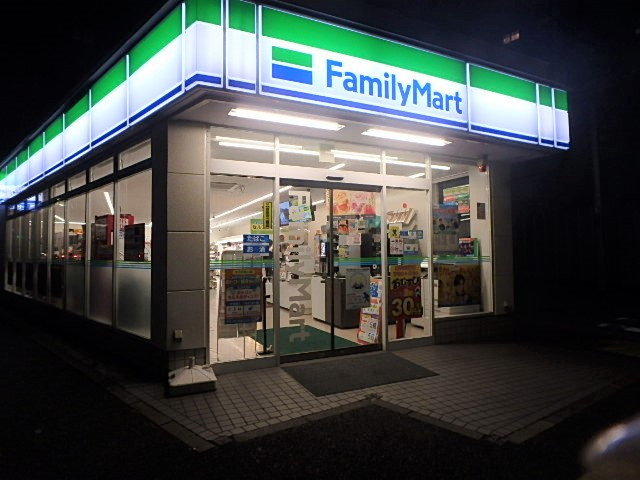 コンビニ　ファミリーマート　平沼一丁目店（コンビニ）まで200m