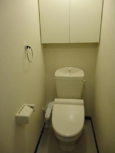 トイレ　温水洗浄便座つきトイレです。