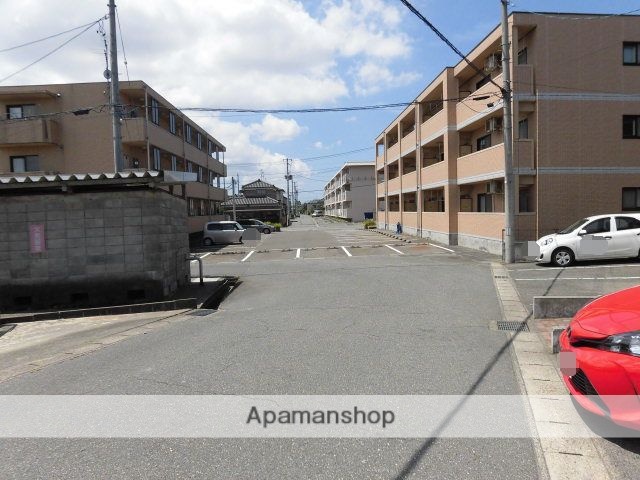 その他　前面道路（その他）まで0m