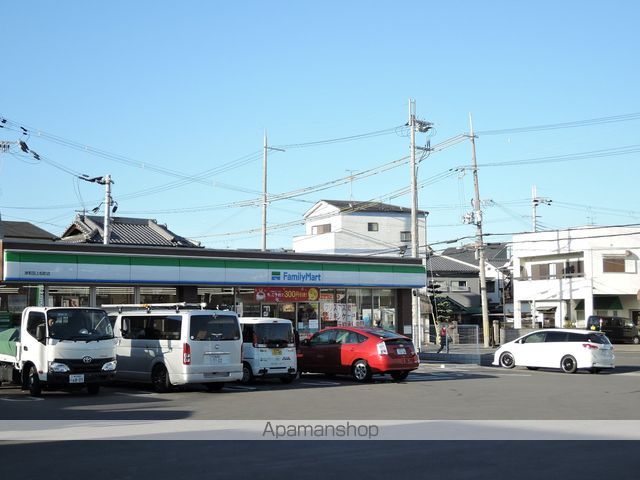 コンビニ　ファミリーマート（コンビニ）まで254m