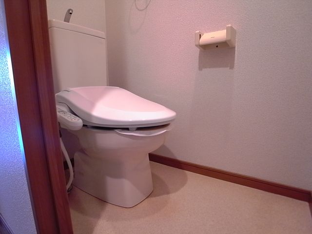 トイレ　ウォシュレット付き