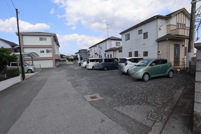 駐車場　中山道挟んだ向かい駐車場