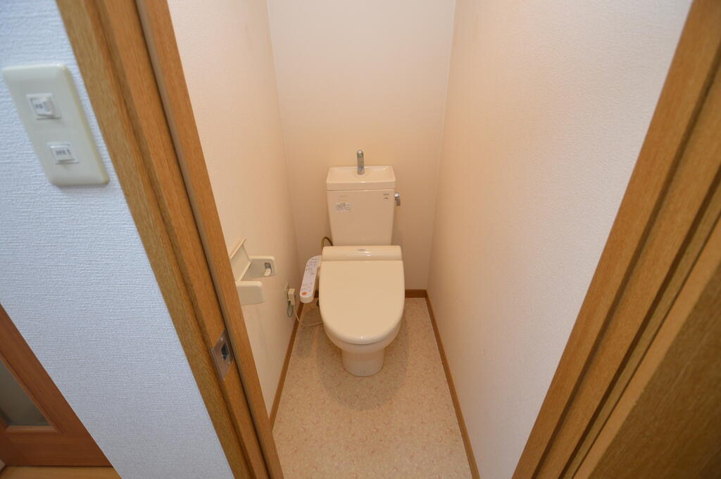 トイレ　（参考）他室の写真を使用しています。現況優先となります。