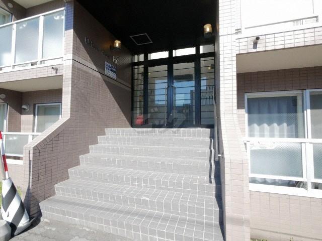 エントランス　素敵なエントランスがお出迎えです♪