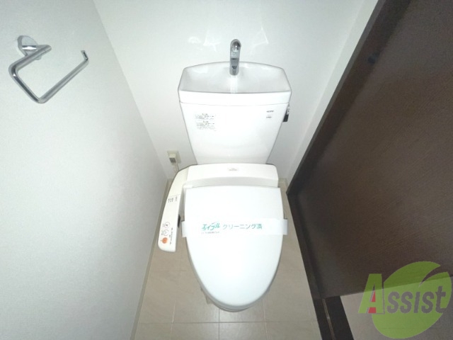 トイレ　嬉しいウォシュレット機能付きです。シャワートイレは便利ですね
